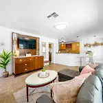 Pool House Near Chinatown Vegas Wifl-Sleeps 9