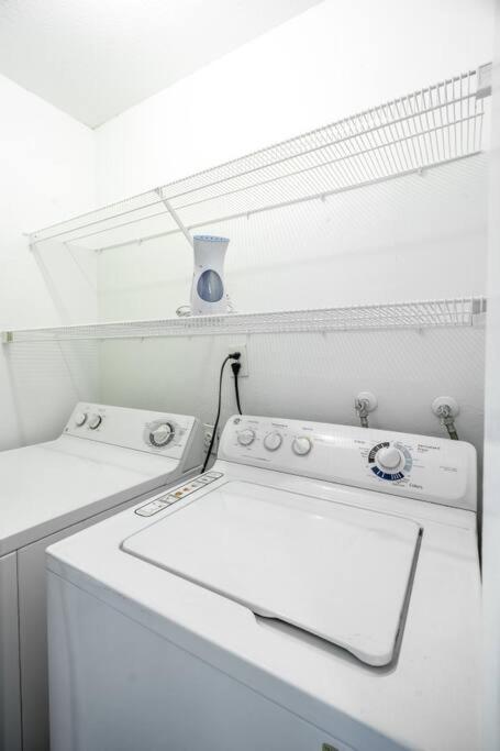 Pool House Near Chinatown Vegas Wifl-sleeps 9 Holiday home