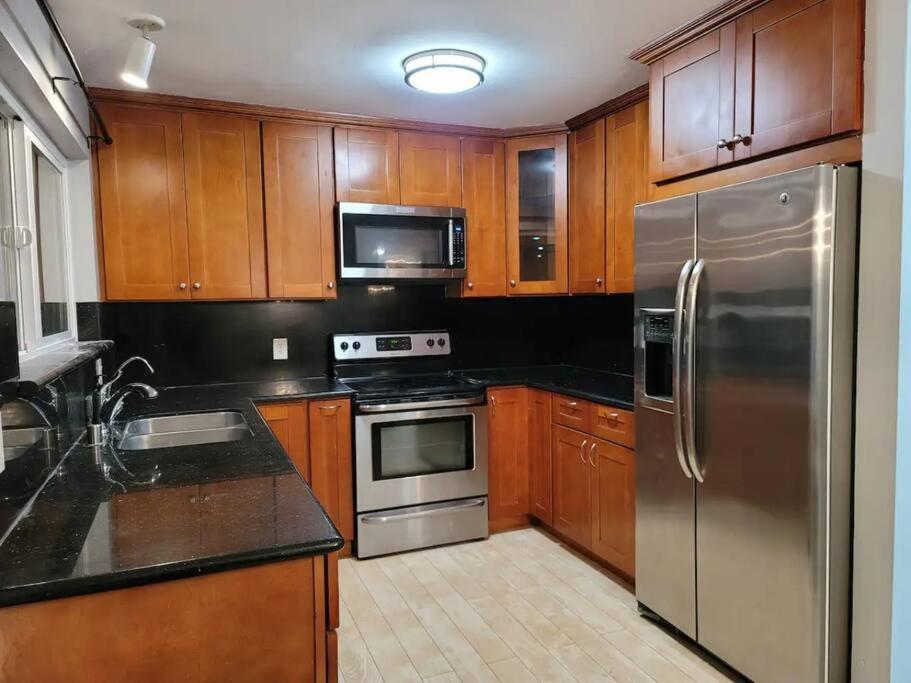 Holiday home Pool House Near Chinatown Vegas Wifl-sleeps 9 Las Vegas