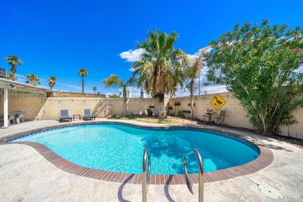 Pool House Near Chinatown Vegas Wifl-sleeps 9 Holiday home