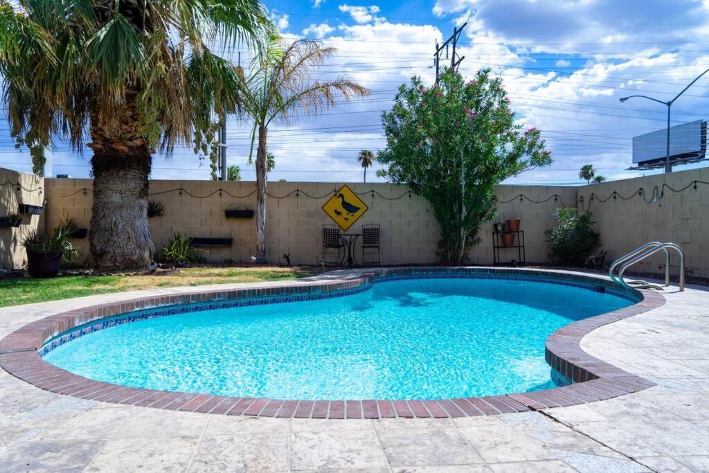 Pool House Near Chinatown Vegas Wifl-sleeps 9 Holiday home *